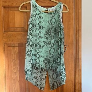Jennifer Lopez Sleeveless Snakeskin Pattern Top in Green and Grey Size Small